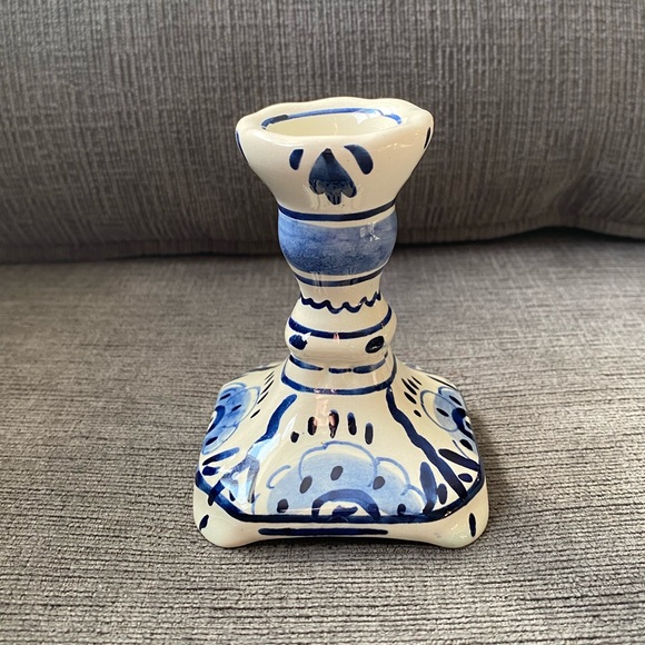 Vtg Delft candle holder w/ traditional Delft floral decoration on square foot
